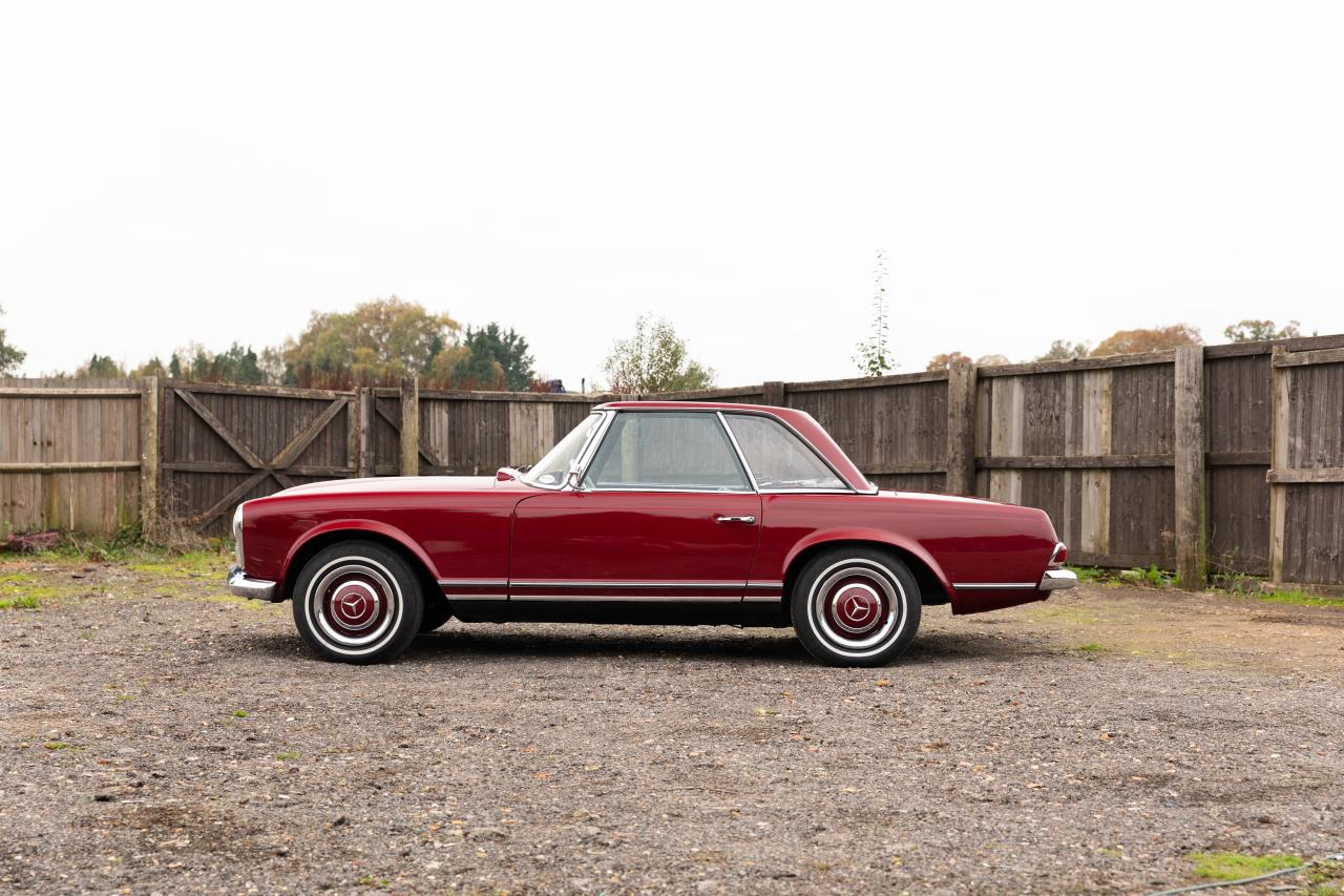 1966 Mercedes - Benz 230 SL Pagoda