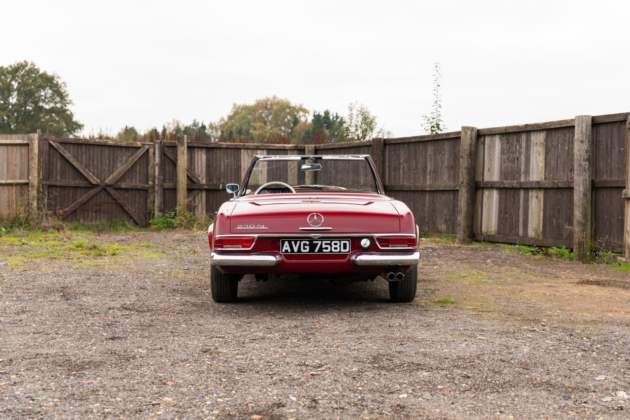 1966 Mercedes - Benz 230 SL Pagoda