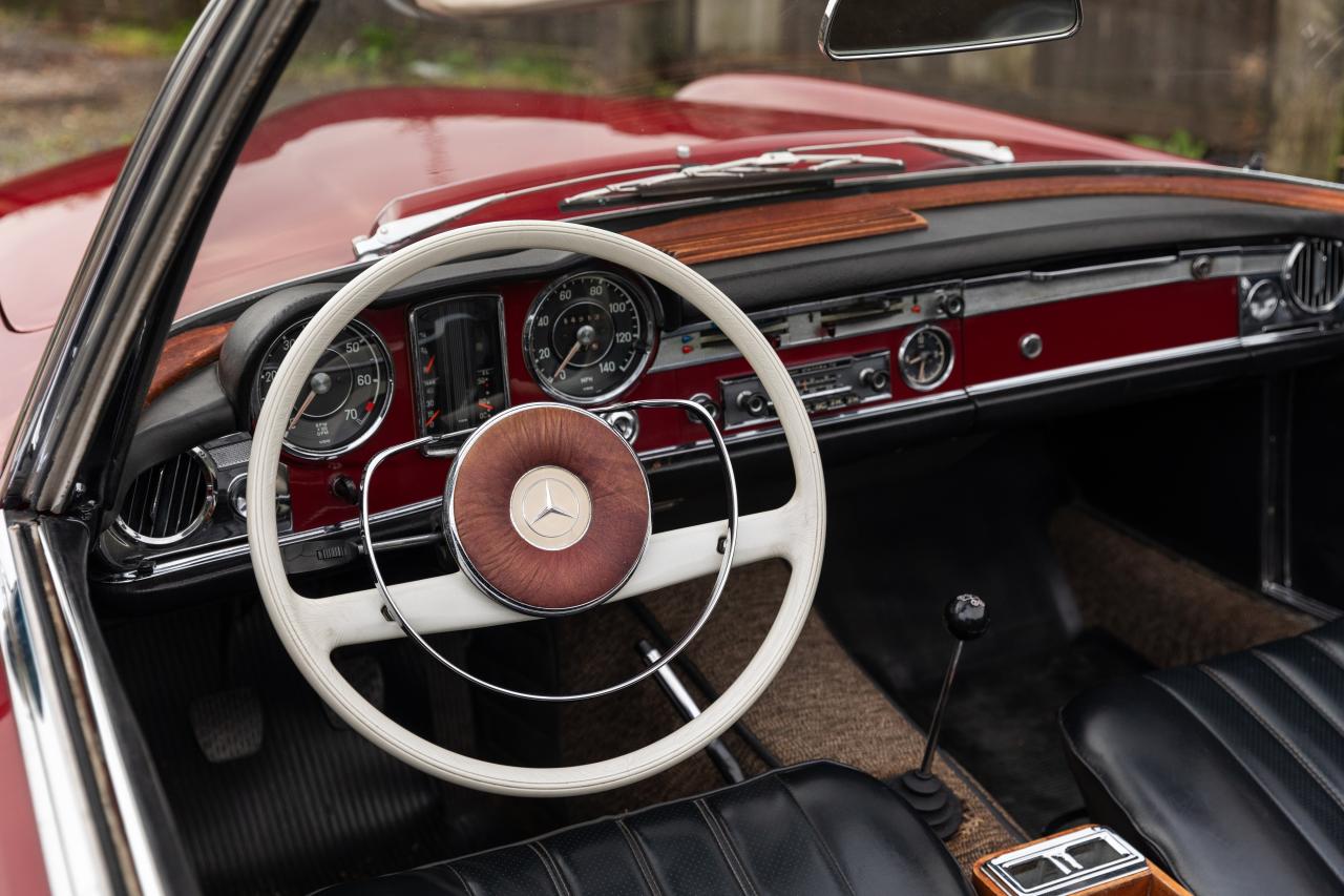 1966 Mercedes - Benz 230 SL Pagoda