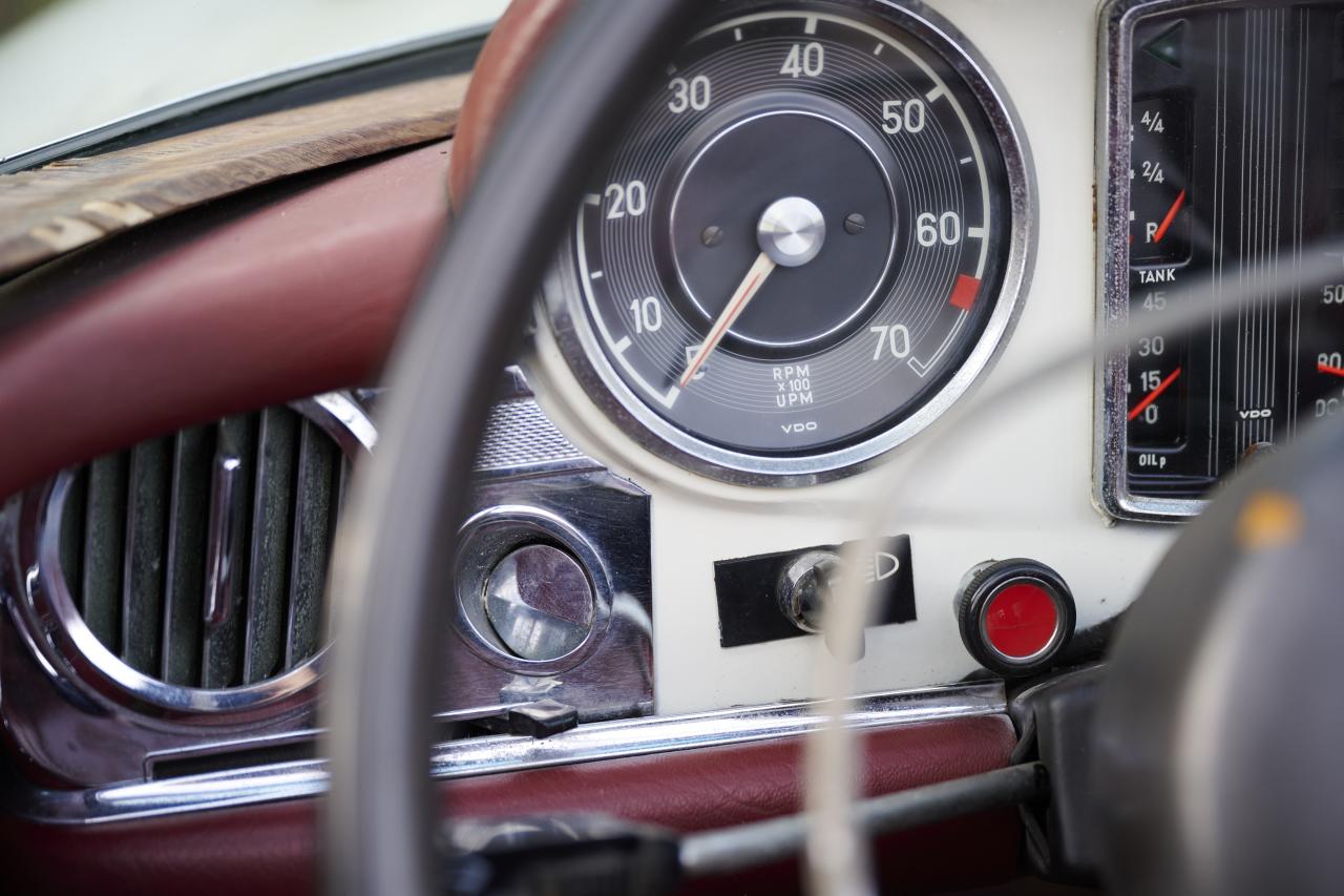 1968 Mercedes - Benz 280 SL Pagoda