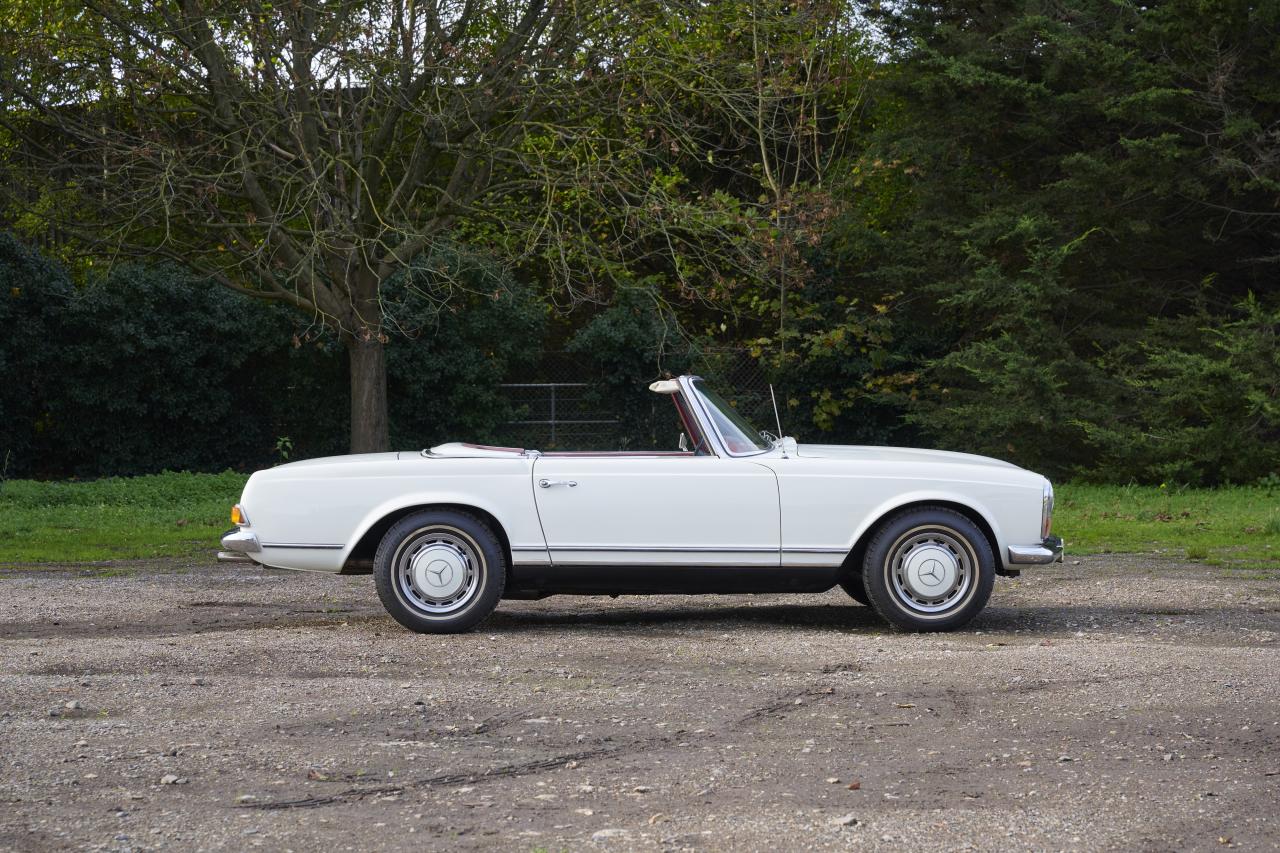 1968 Mercedes - Benz 280 SL Pagoda