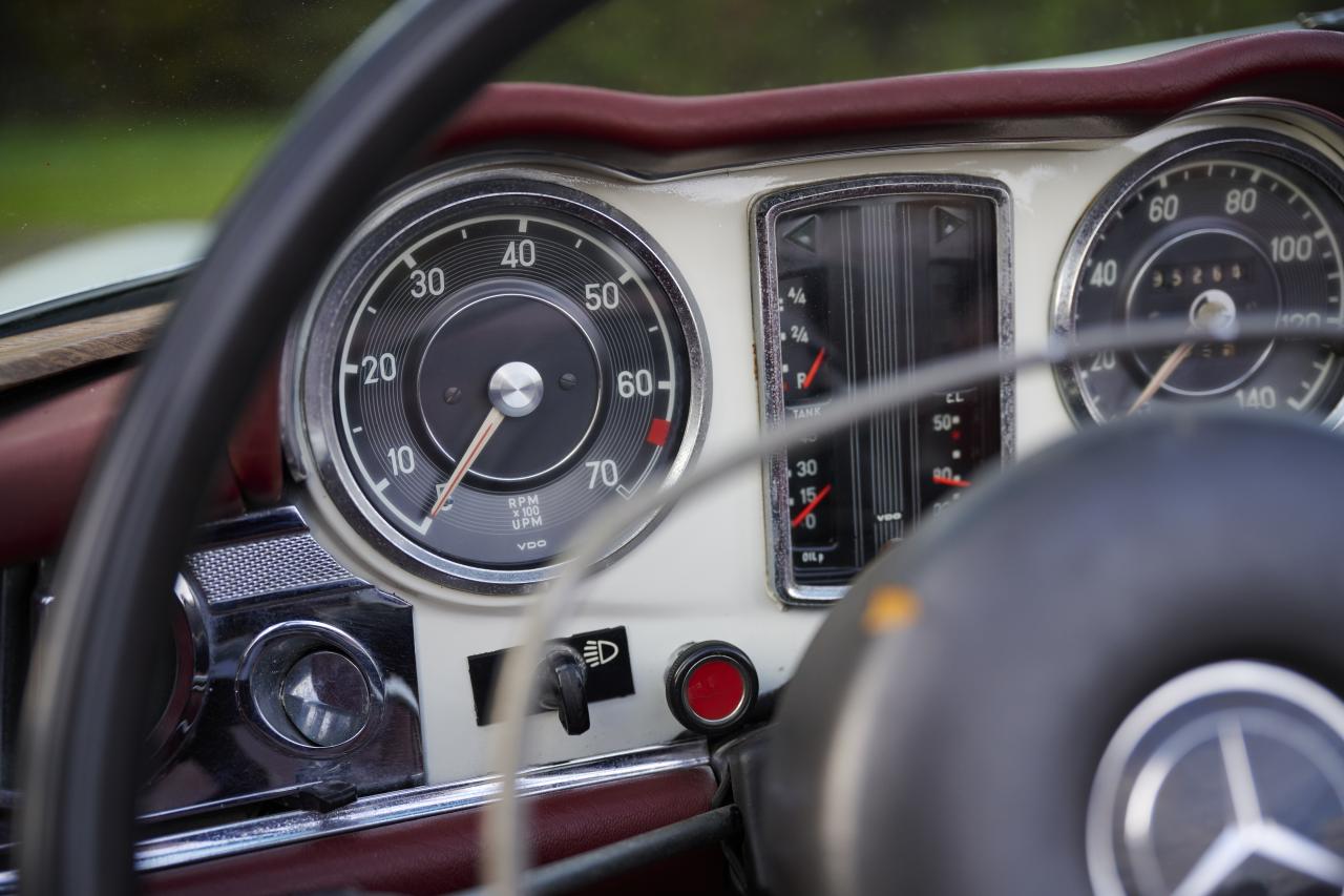 1968 Mercedes - Benz 280 SL Pagoda