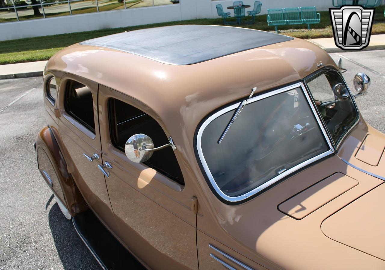 1935 DeSoto Airflow