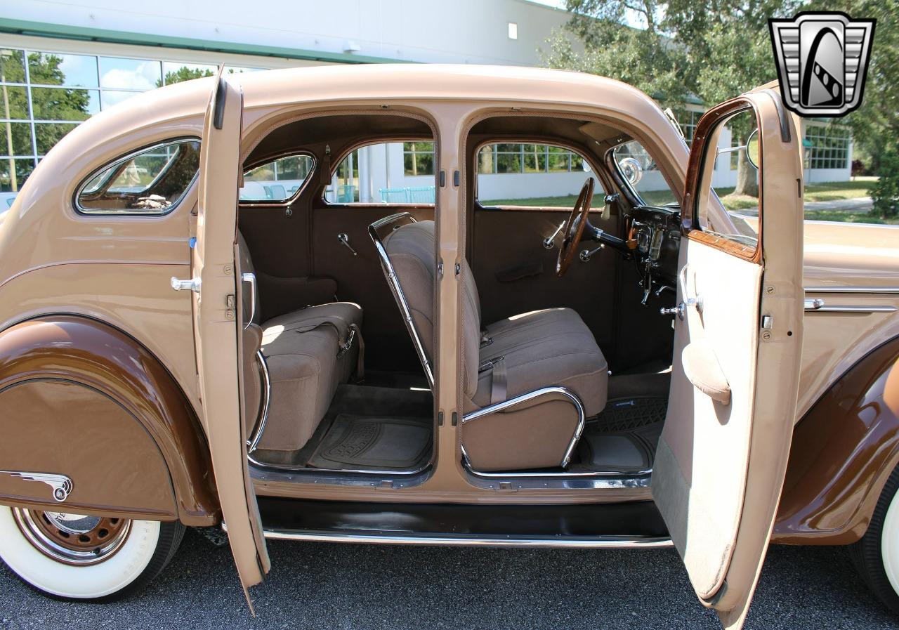 1935 DeSoto Airflow