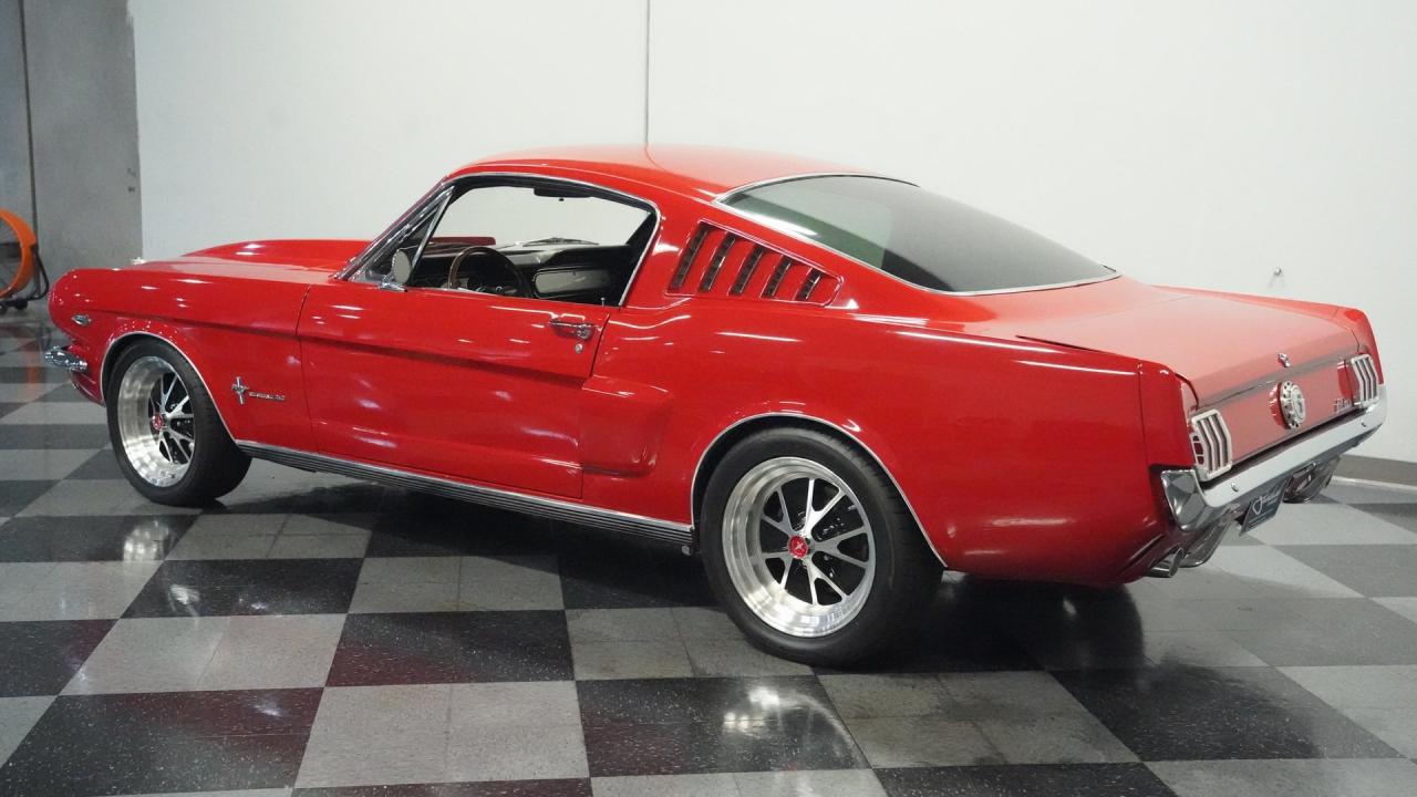 1965 Ford Mustang 2+2 Fastback Restomod