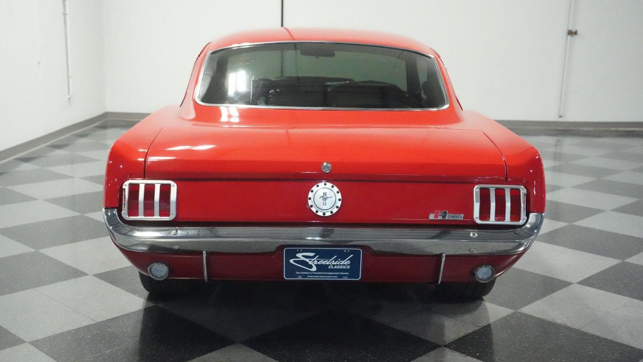 1965 Ford Mustang 2+2 Fastback Restomod