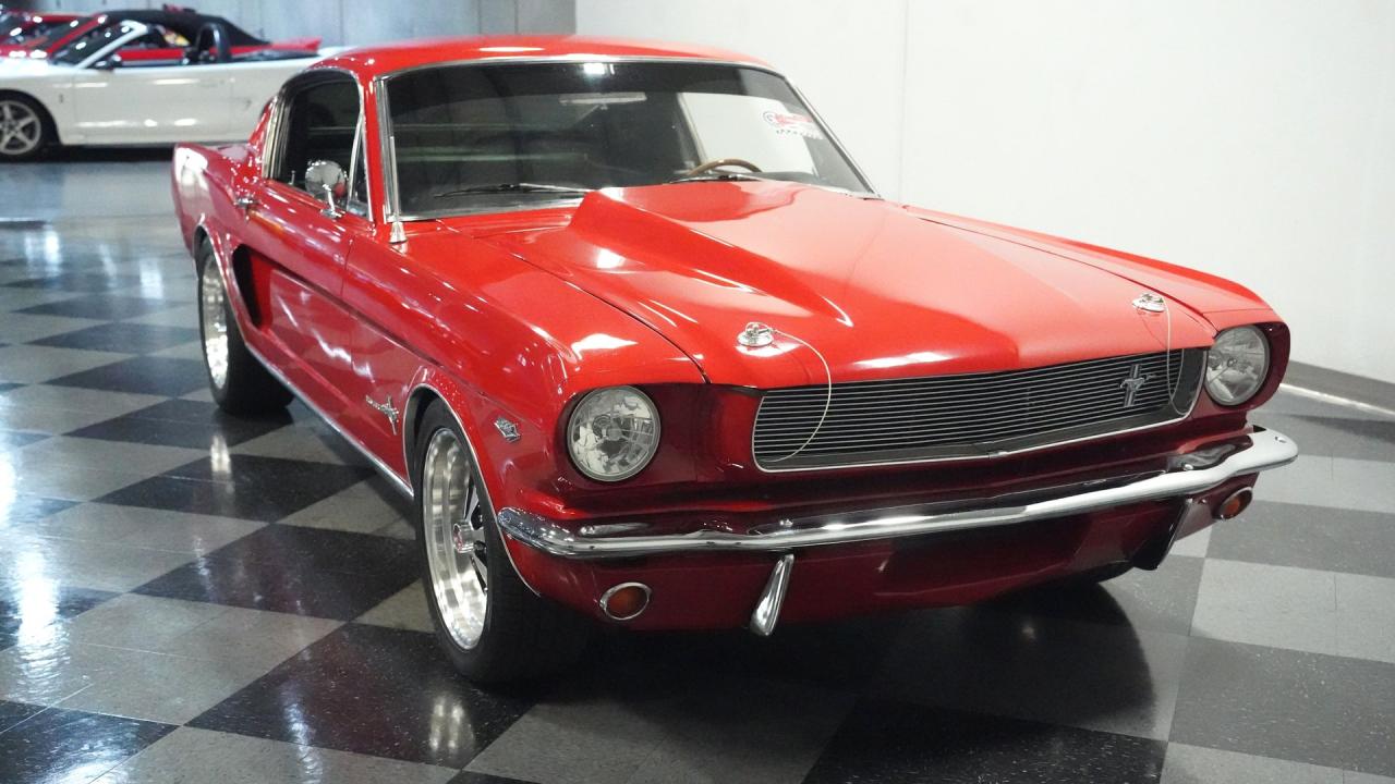 1965 Ford Mustang 2+2 Fastback Restomod