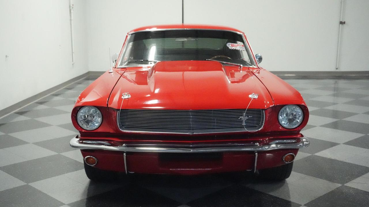 1965 Ford Mustang 2+2 Fastback Restomod