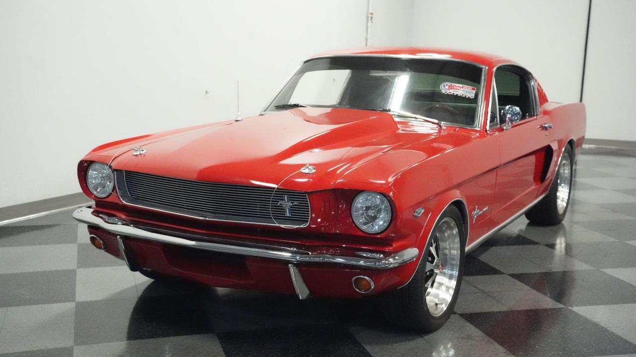 1965 Ford Mustang 2+2 Fastback Restomod