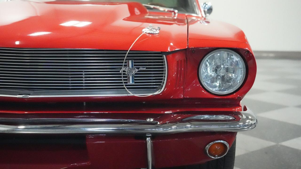 1965 Ford Mustang 2+2 Fastback Restomod