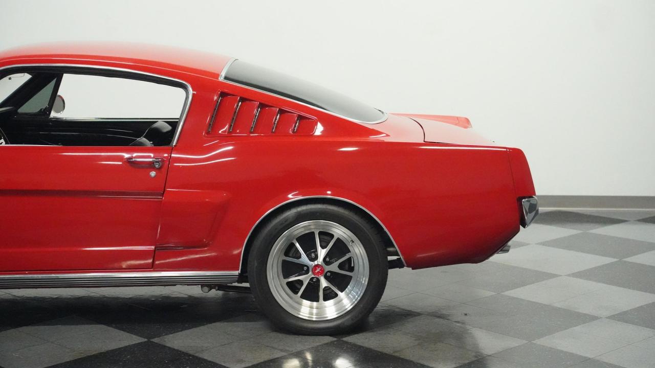 1965 Ford Mustang 2+2 Fastback Restomod