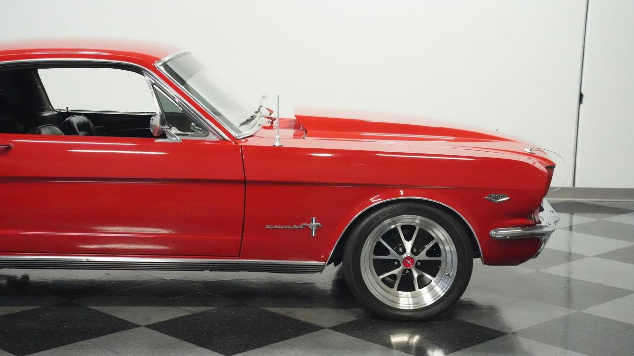 1965 Ford Mustang 2+2 Fastback Restomod