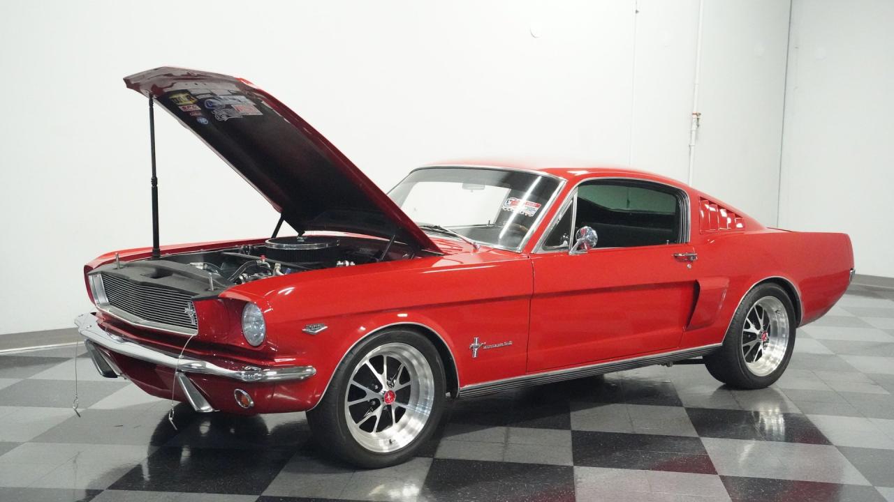 1965 Ford Mustang 2+2 Fastback Restomod