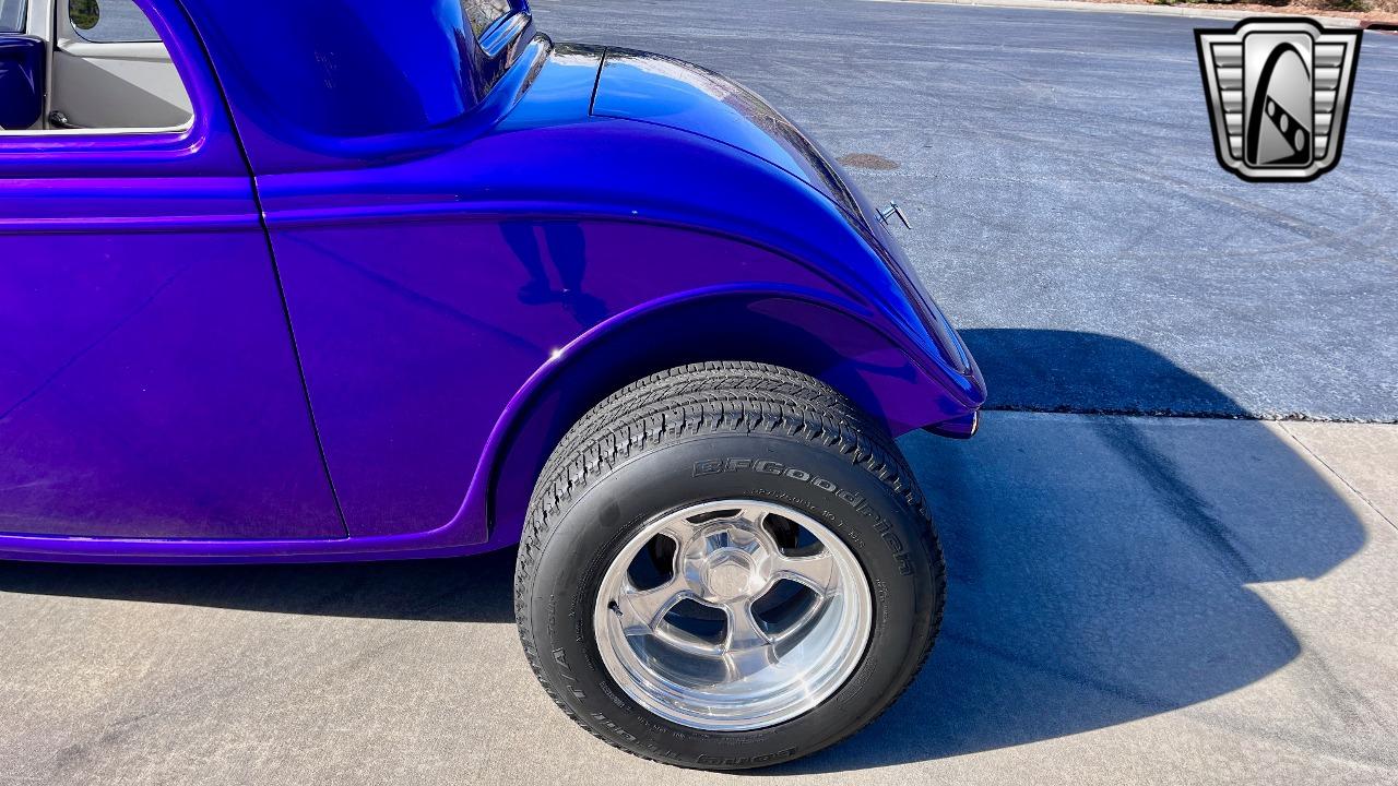 1933 Ford 3 Window