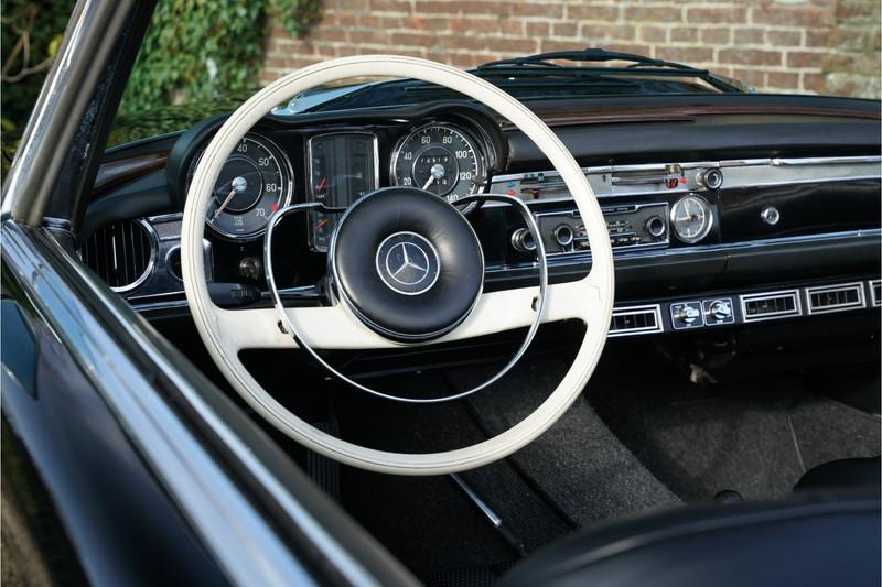 1966 Mercedes - Benz SL 230 Pagode