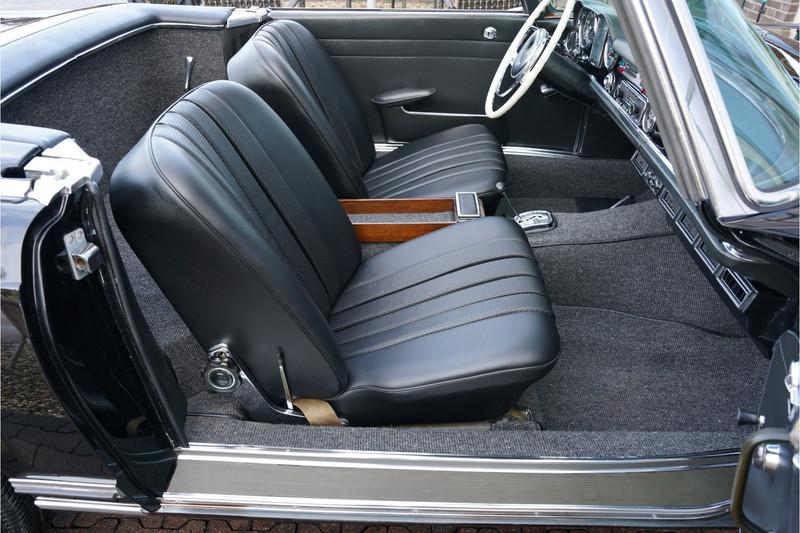 1966 Mercedes - Benz SL 230 Pagode