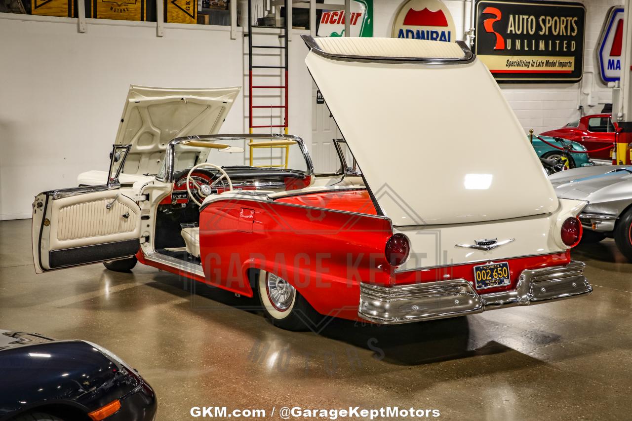 1957 Ford Fairlane 500 Skyliner