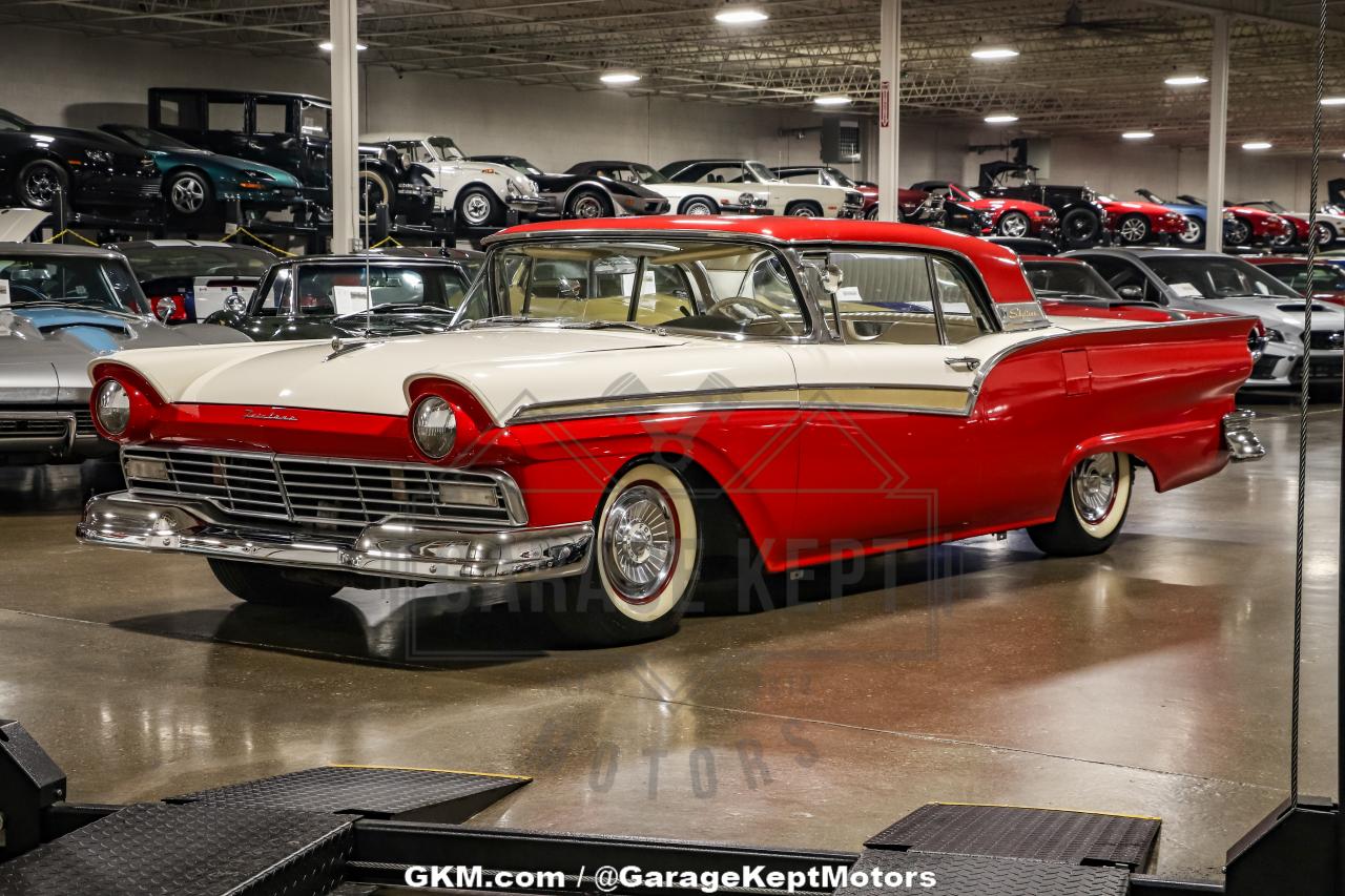 1957 Ford Fairlane 500 Skyliner