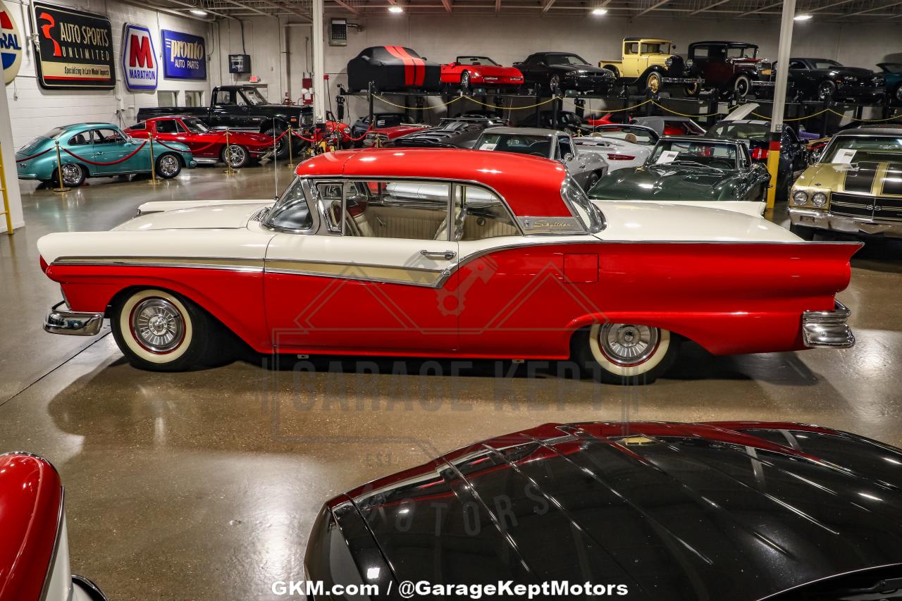 1957 Ford Fairlane 500 Skyliner