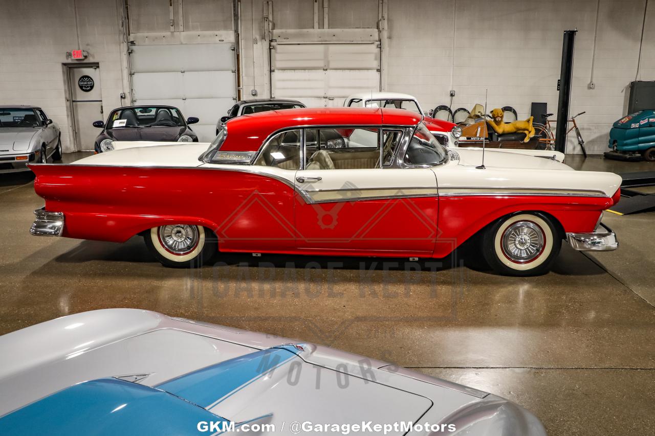 1957 Ford Fairlane 500 Skyliner