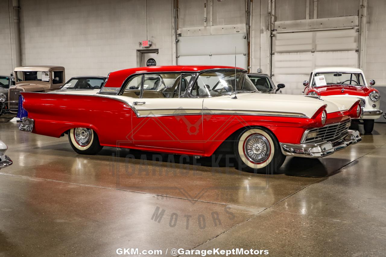 1957 Ford Fairlane 500 Skyliner