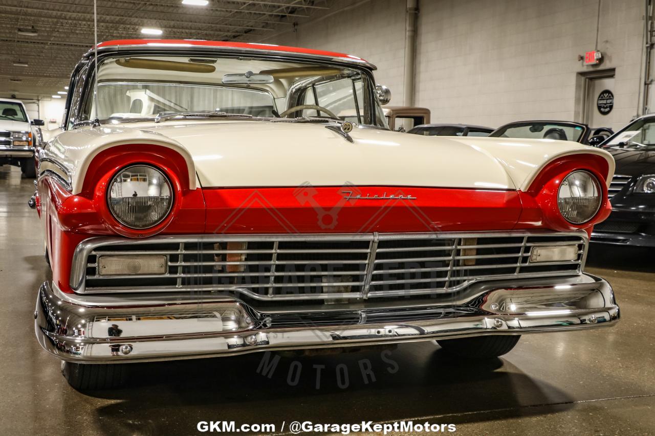 1957 Ford Fairlane 500 Skyliner