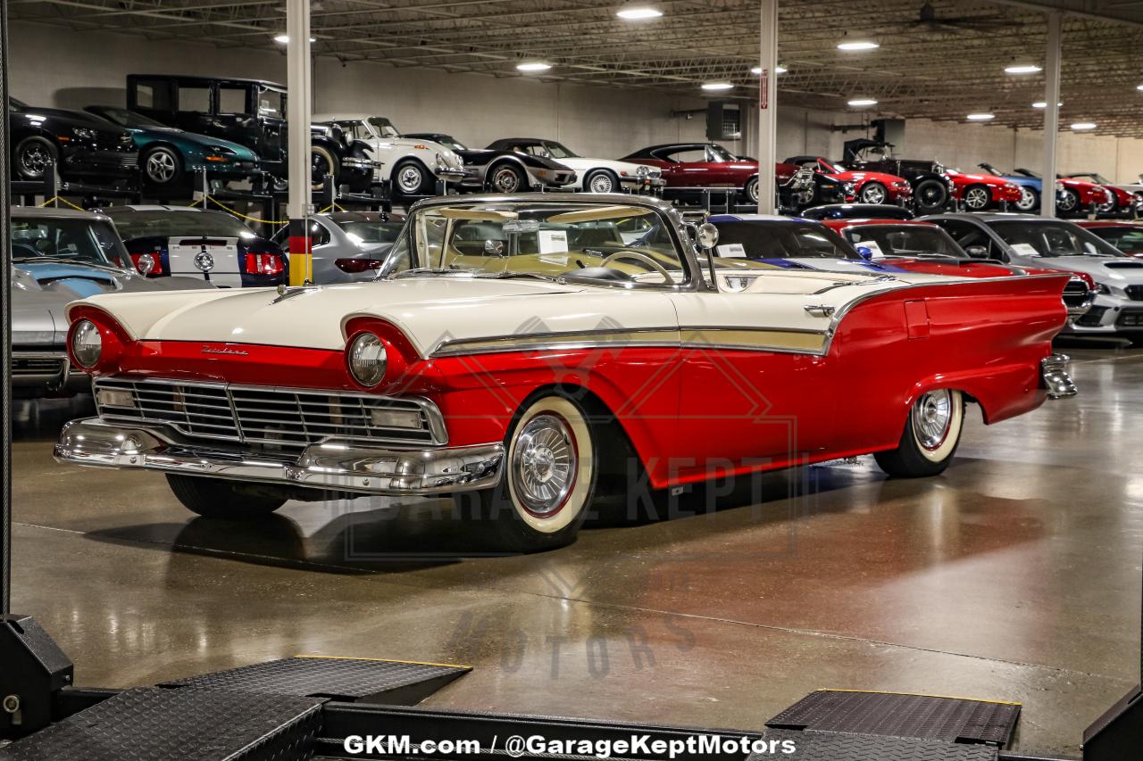 1957 Ford Fairlane 500 Skyliner