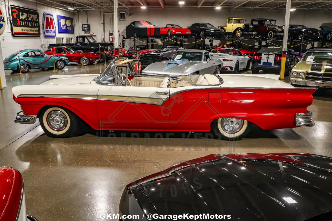 1957 Ford Fairlane 500 Skyliner