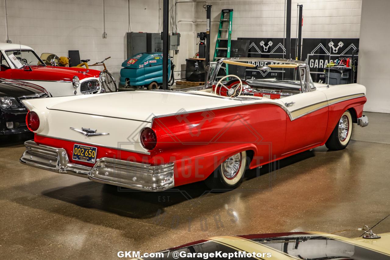 1957 Ford Fairlane 500 Skyliner