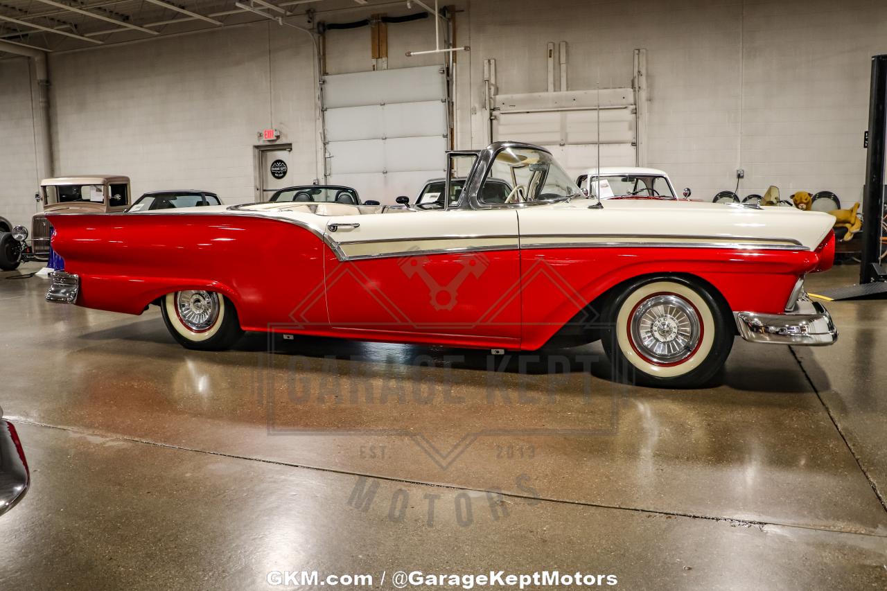 1957 Ford Fairlane 500 Skyliner