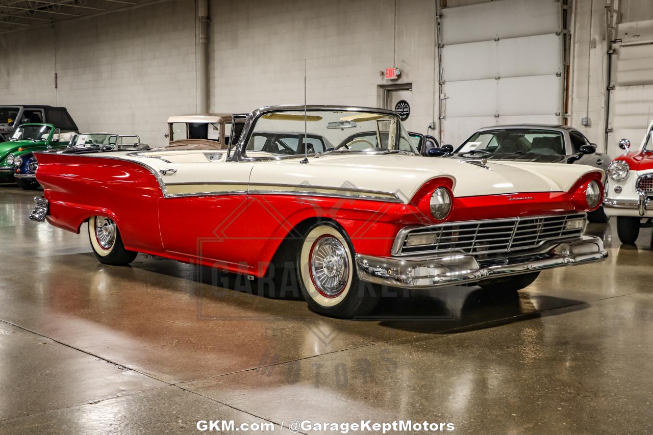 1957 Ford Fairlane 500 Skyliner