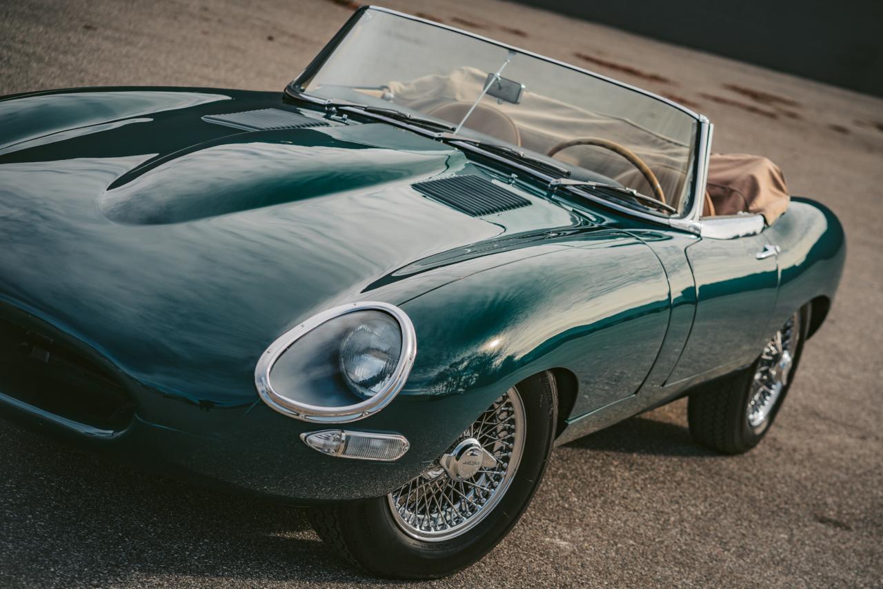 1964 Jaguar E-TYPE ROADSTER