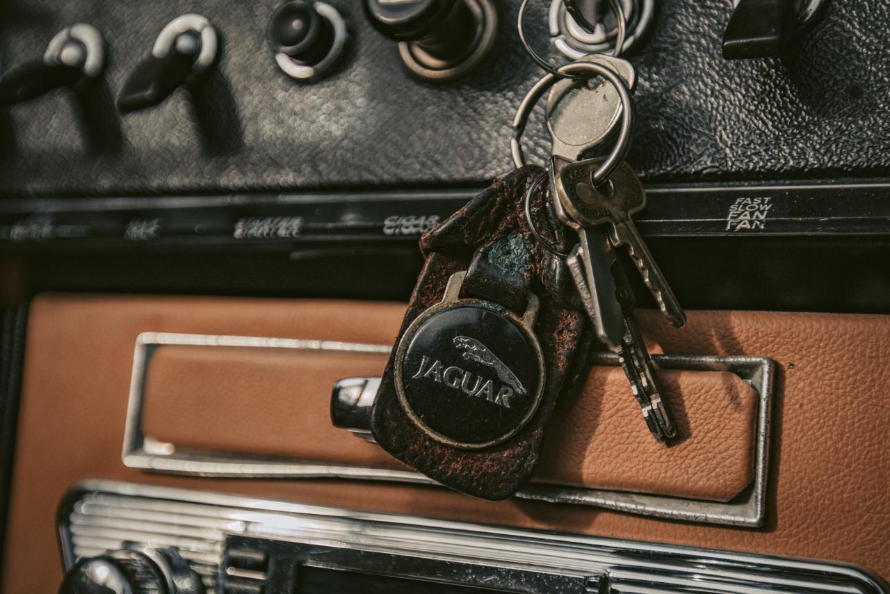 1964 Jaguar E-TYPE ROADSTER