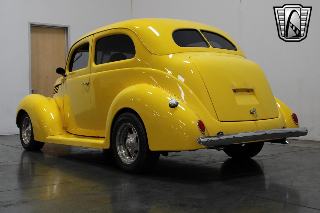 1938 Ford 2 Door Sedan