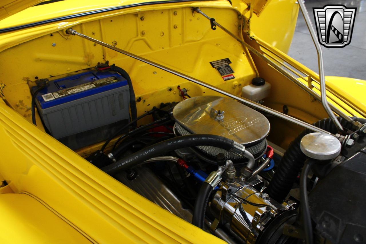 1938 Ford 2 Door Sedan