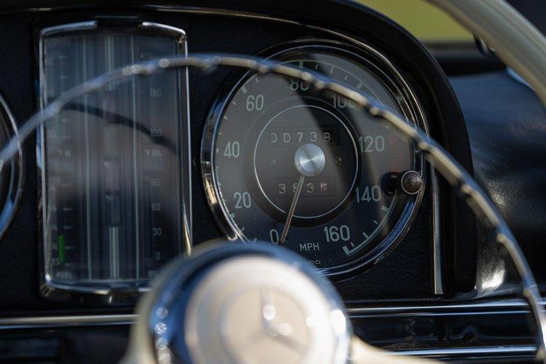 1962 Mercedes - Benz 300 SL Roadster