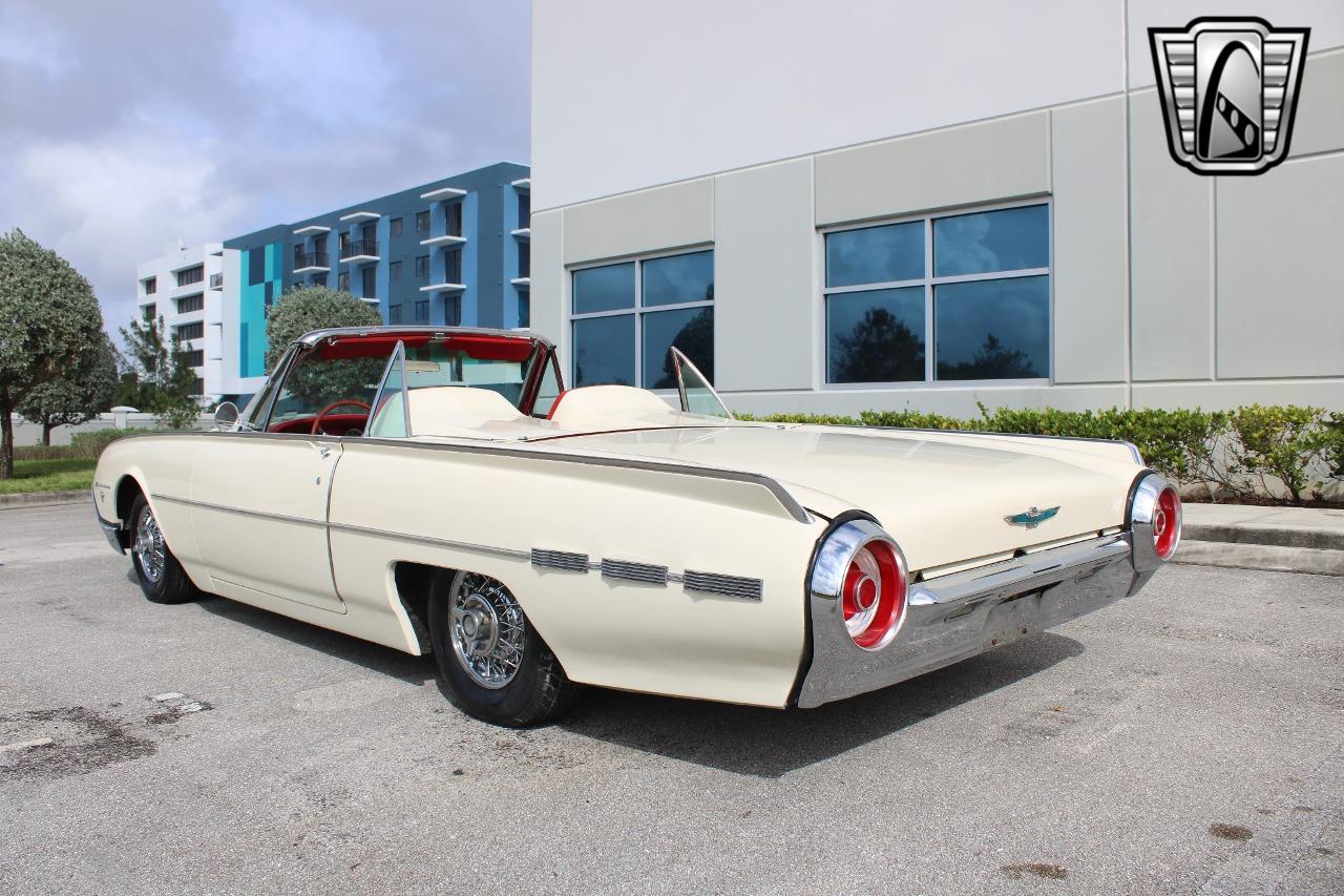 1962 Ford Thunderbird