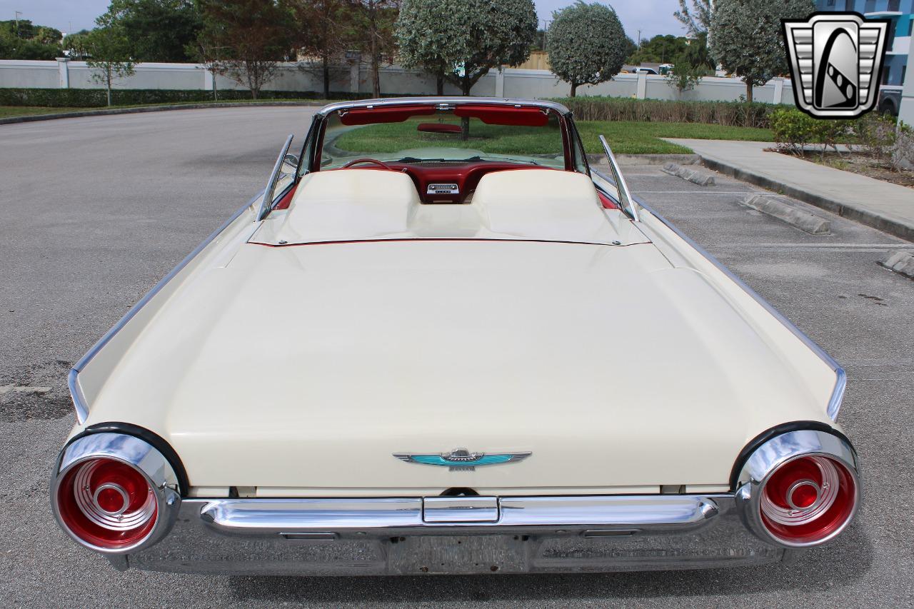 1962 Ford Thunderbird