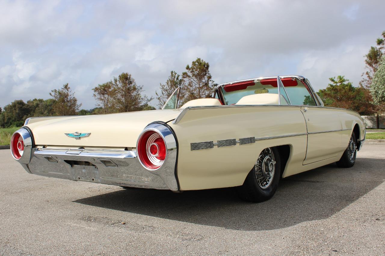 1962 Ford Thunderbird