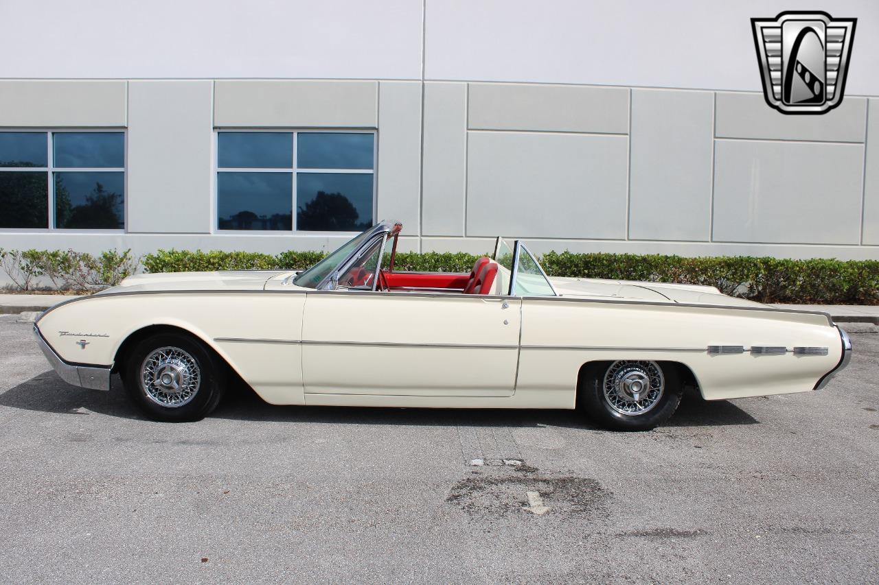 1962 Ford Thunderbird