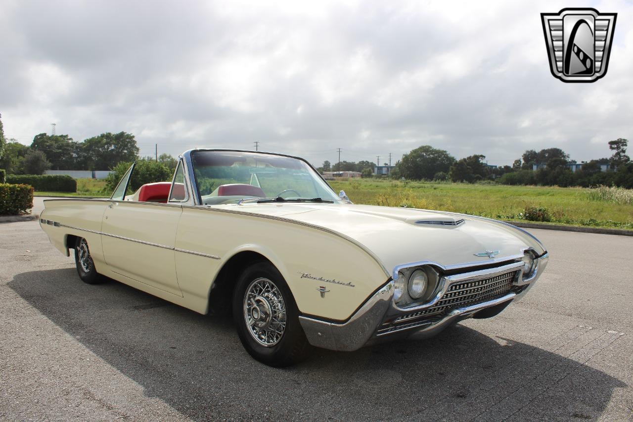 1962 Ford Thunderbird