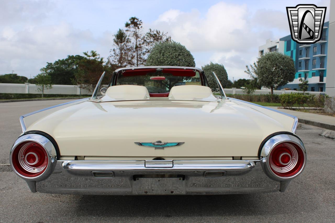 1962 Ford Thunderbird