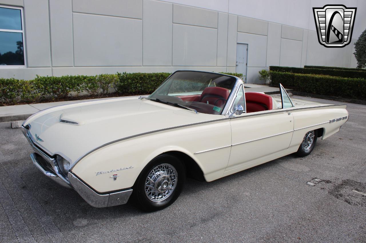 1962 Ford Thunderbird