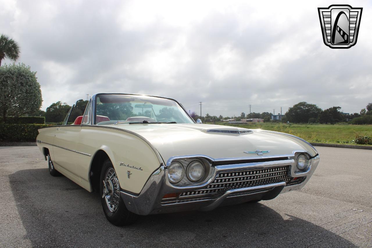 1962 Ford Thunderbird