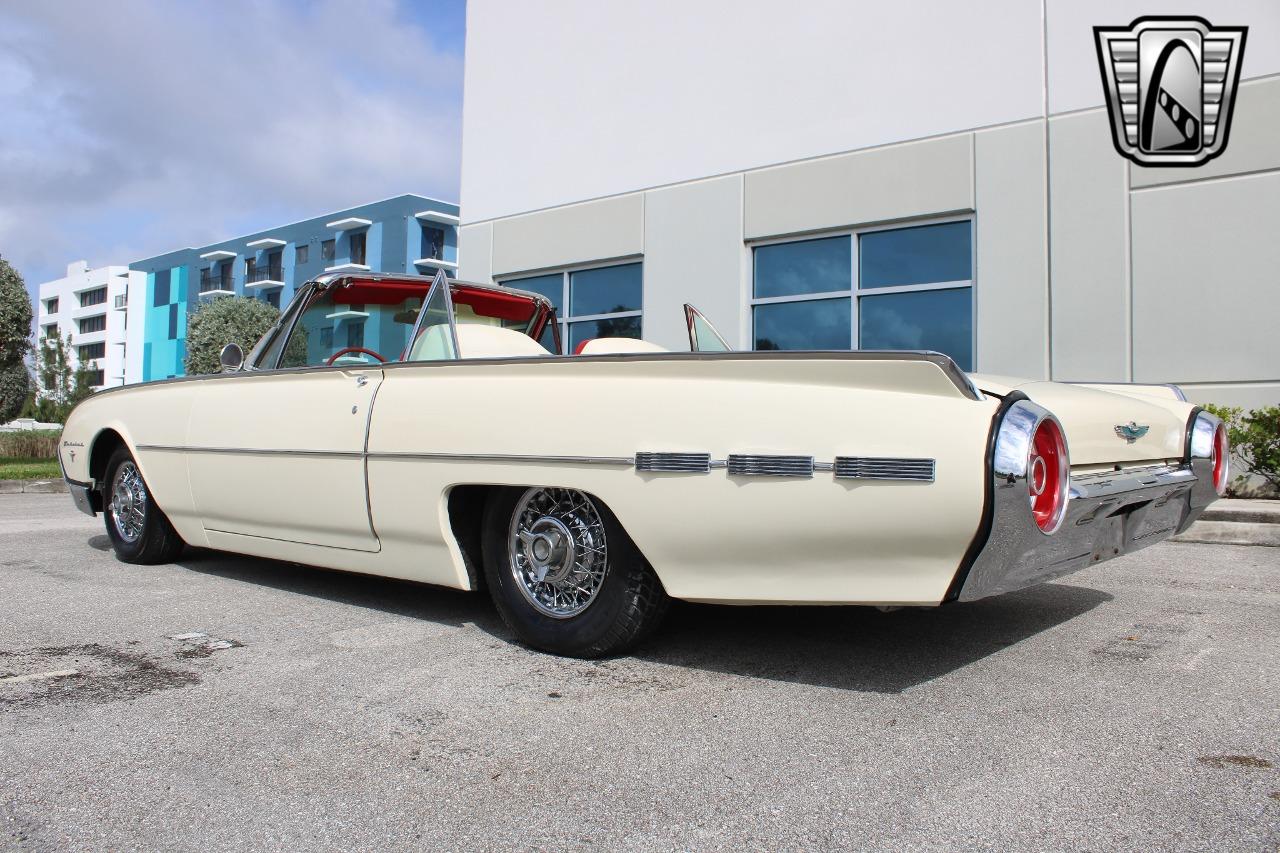 1962 Ford Thunderbird