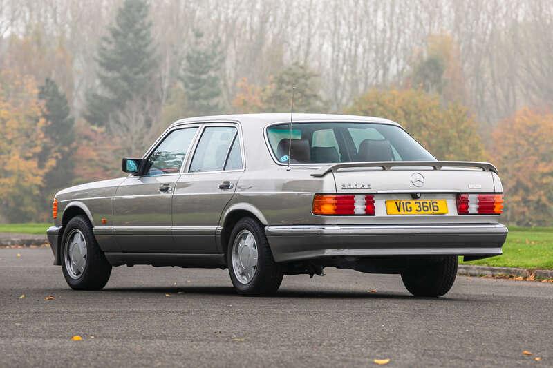 1990 Mercedes - Benz 300 SE AUTO