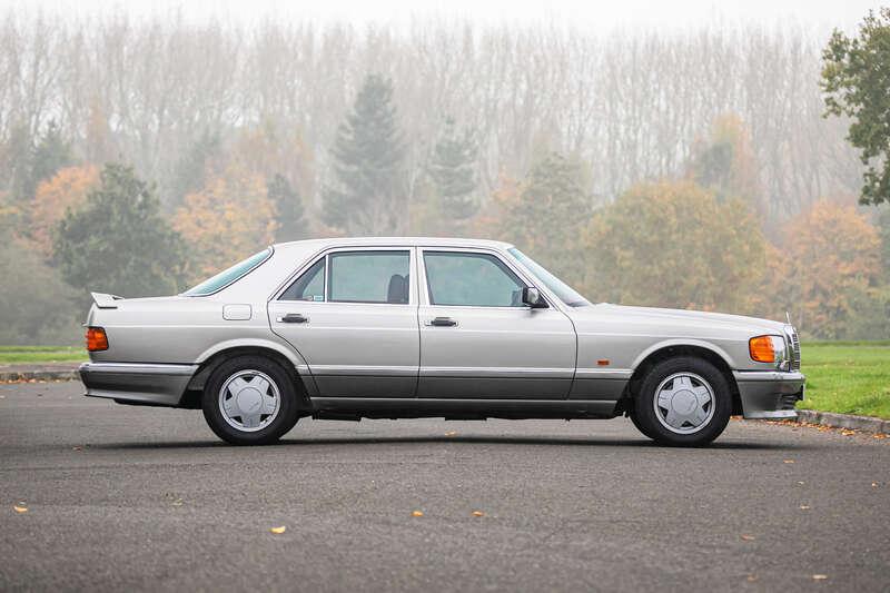 1990 Mercedes - Benz 300 SE AUTO