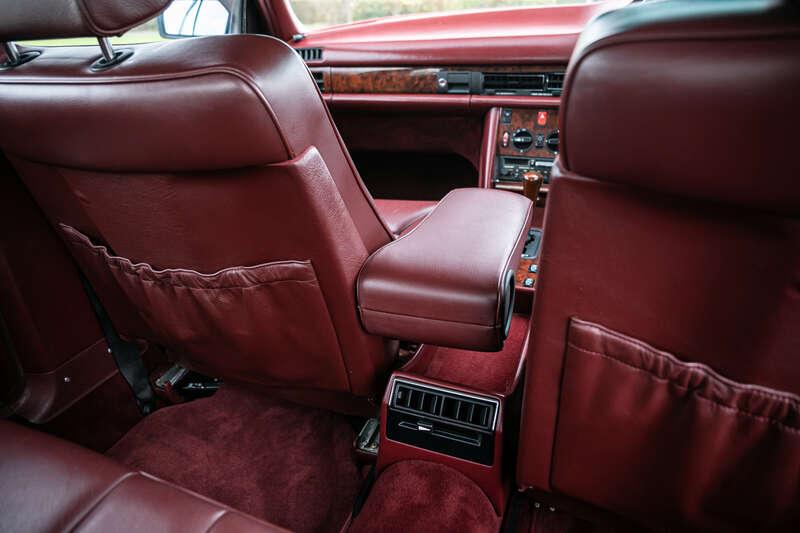 1990 Mercedes - Benz 300 SE AUTO