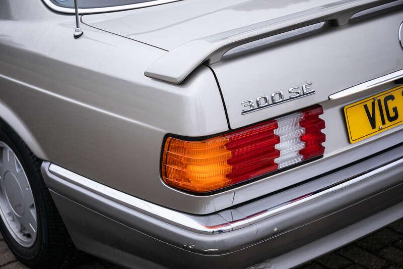 1990 Mercedes - Benz 300 SE AUTO