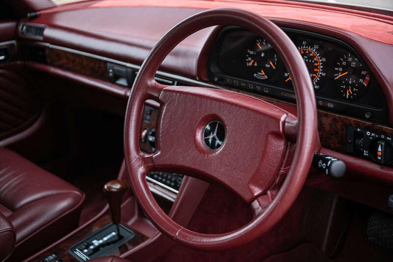 1990 Mercedes - Benz 300 SE AUTO